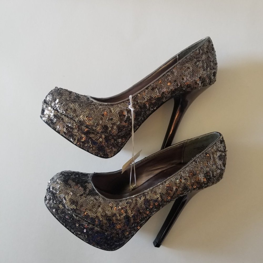 Xhilaration Gray Silver Metallic Sequence Stiletto, Platform size 8  NWT - Picture 8 of 9